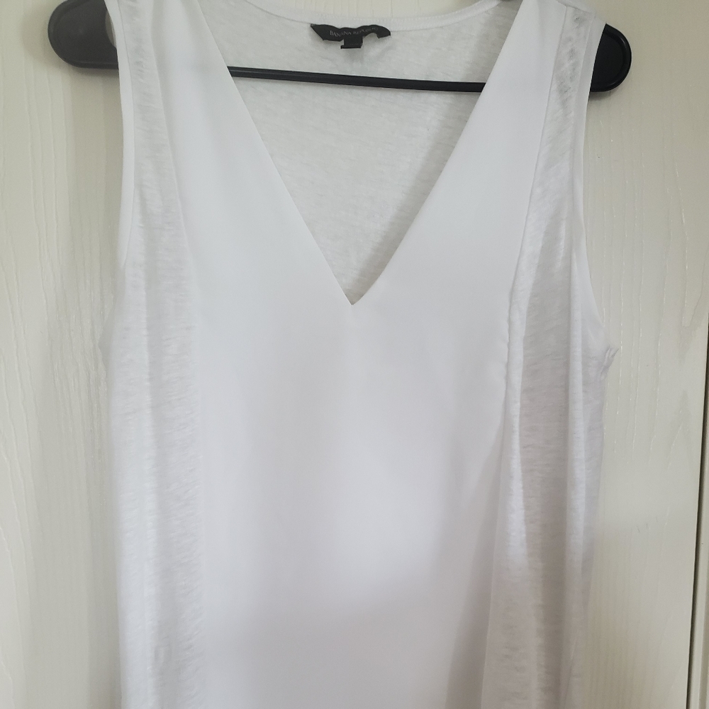 Banana Republic white sleeveless blouse size Med